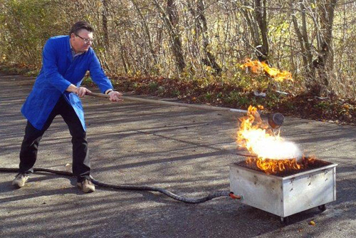Service - Löschen von Bränden